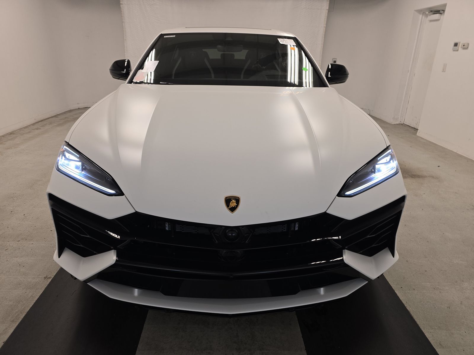 Lamborghini Urus 2025 — photo 2