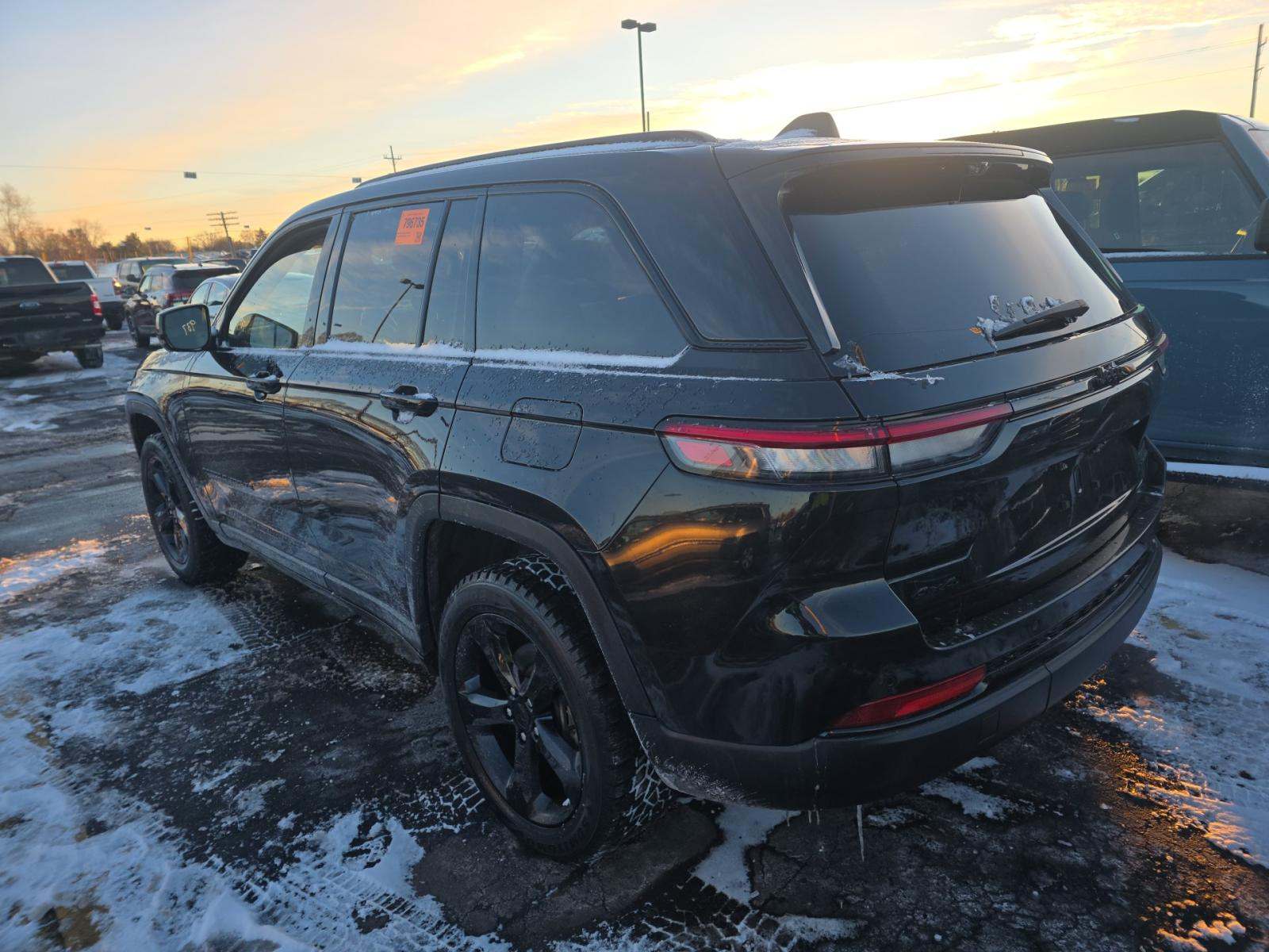 Jeep Grand Cherokee 2023 — photo 2