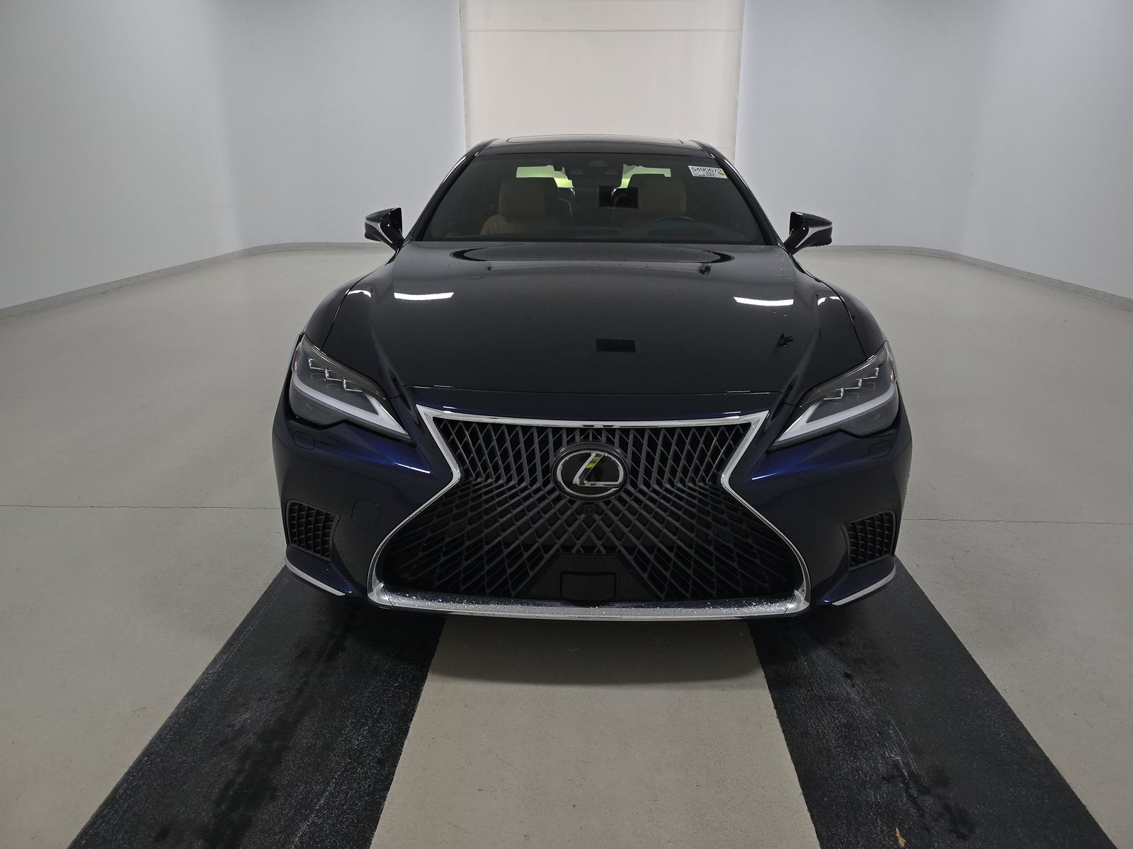 Lexus LS 500 h 2023 — photo 2