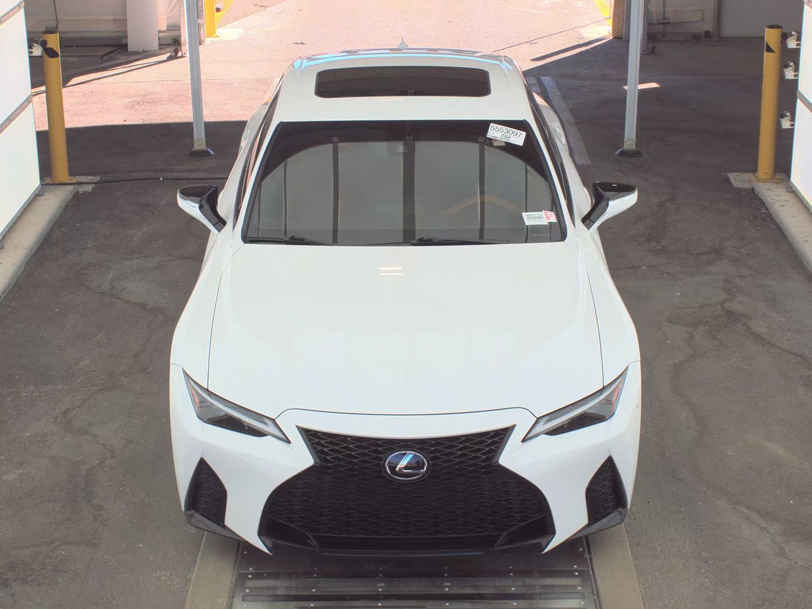 Lexus IS 350 2024 — photo 2