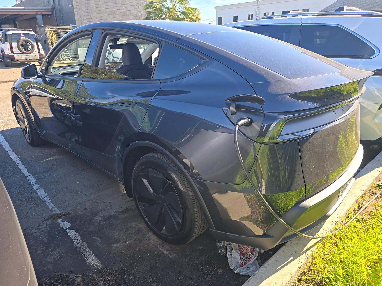 Tesla Model Y 2026 — photo 2
