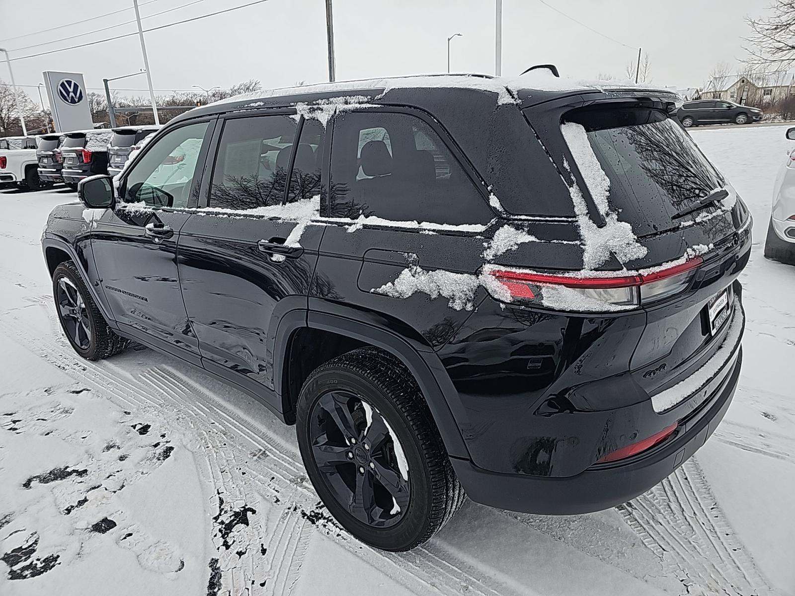 Jeep Grand Cherokee 2023 — photo 2