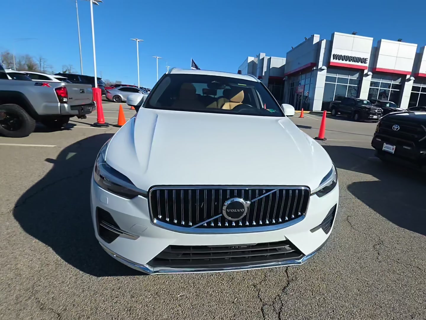 Volvo XC60 2022 — photo 2