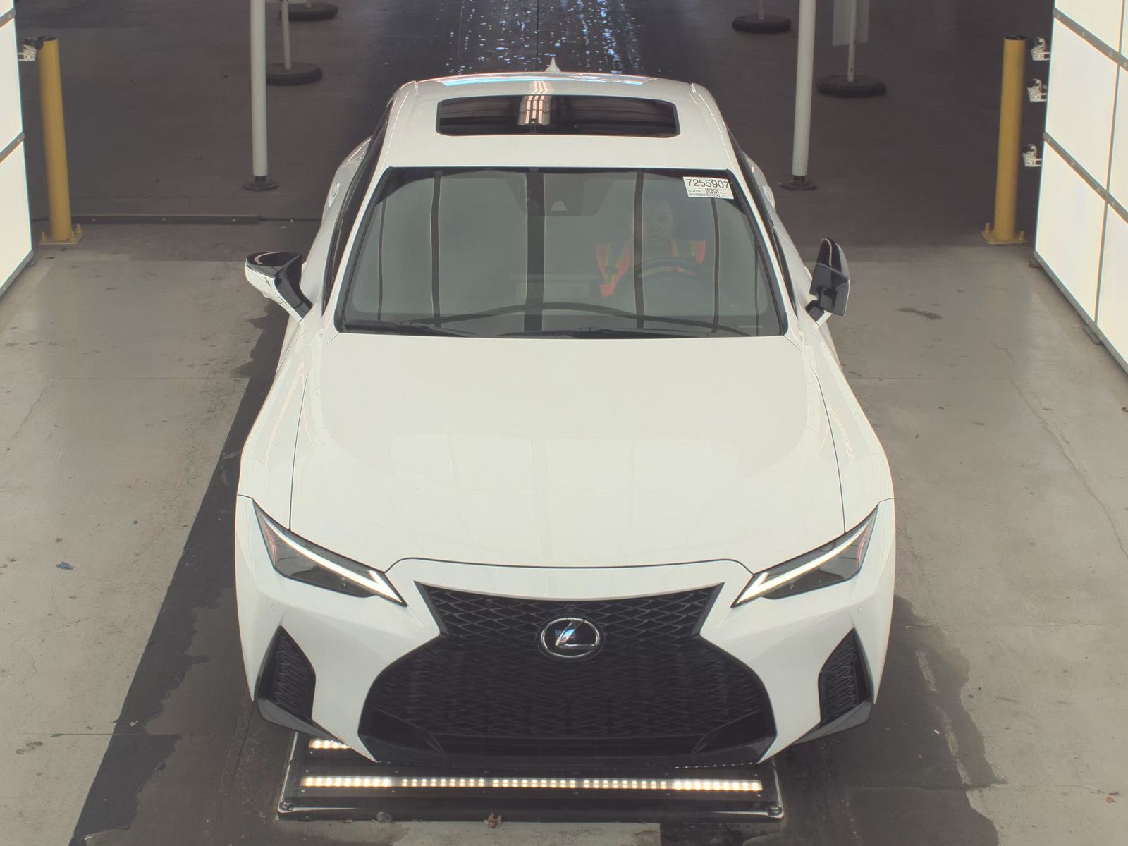 Lexus IS 350 2024 — photo 2