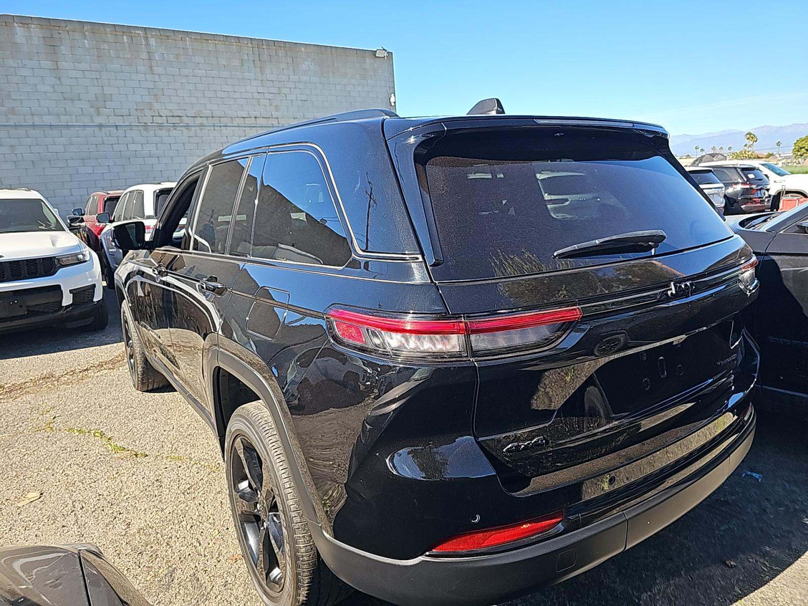 Jeep Grand Cherokee 2023 — photo 2