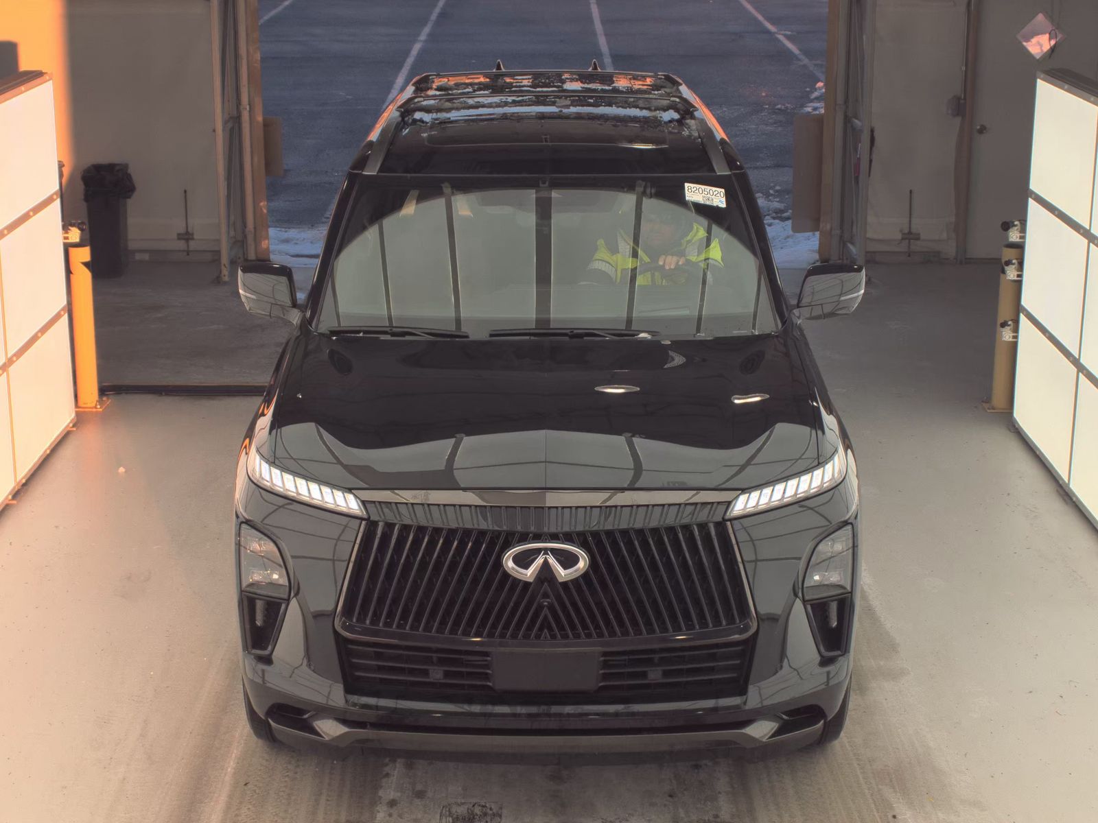 Infiniti QX 80 2025 — photo 2