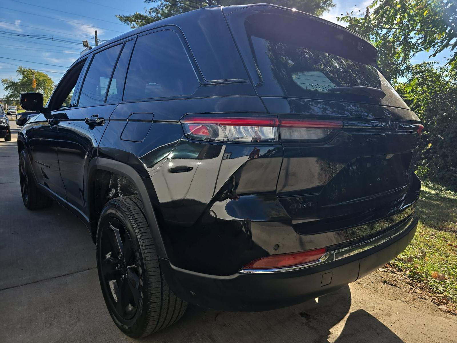 Jeep Grand Cherokee 2023 — photo 2