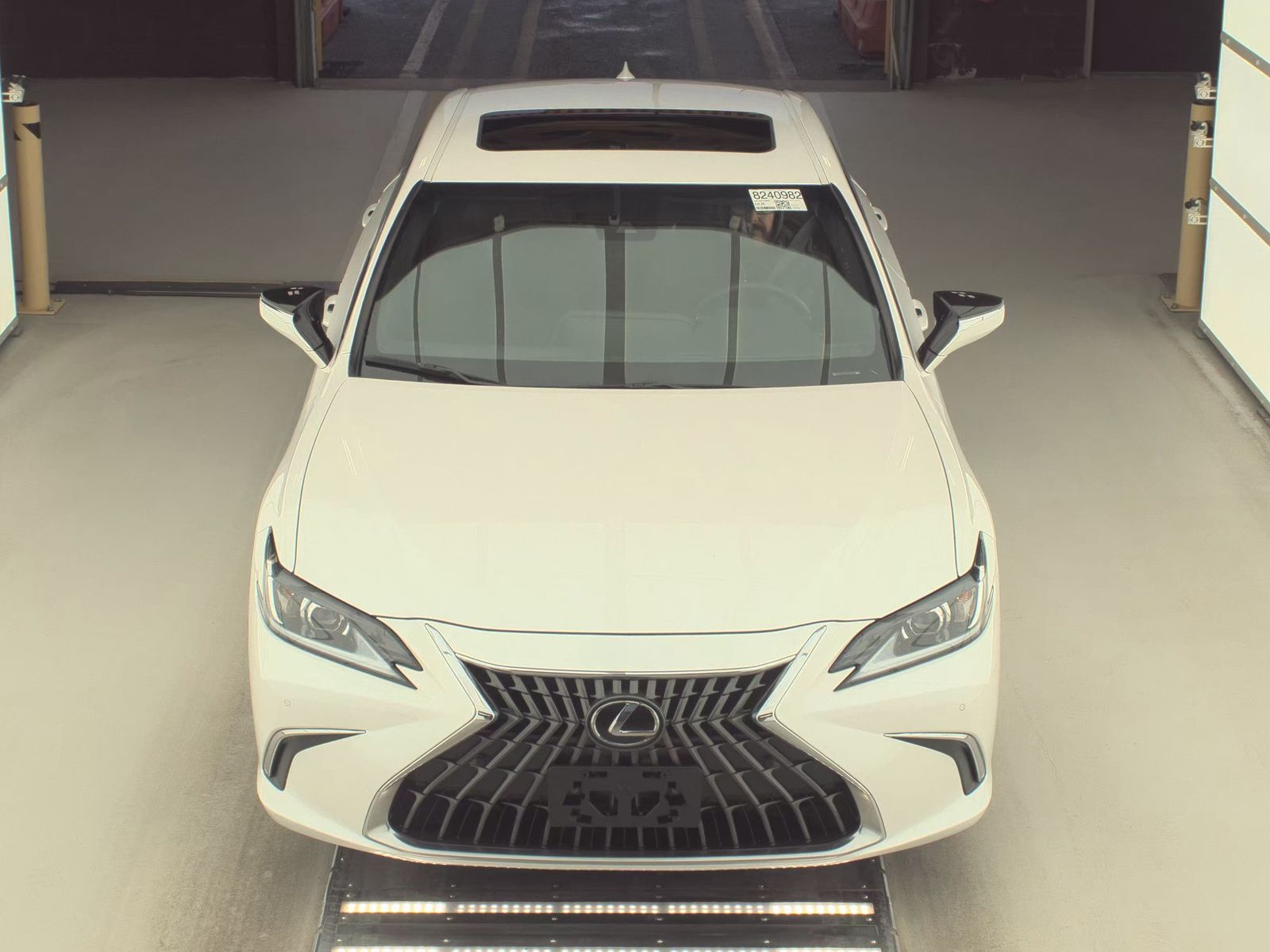 Lexus ES 250 2024 — photo 2