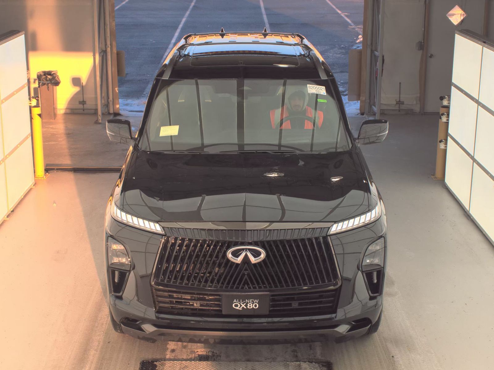 Infiniti QX80 2025 — photo 2