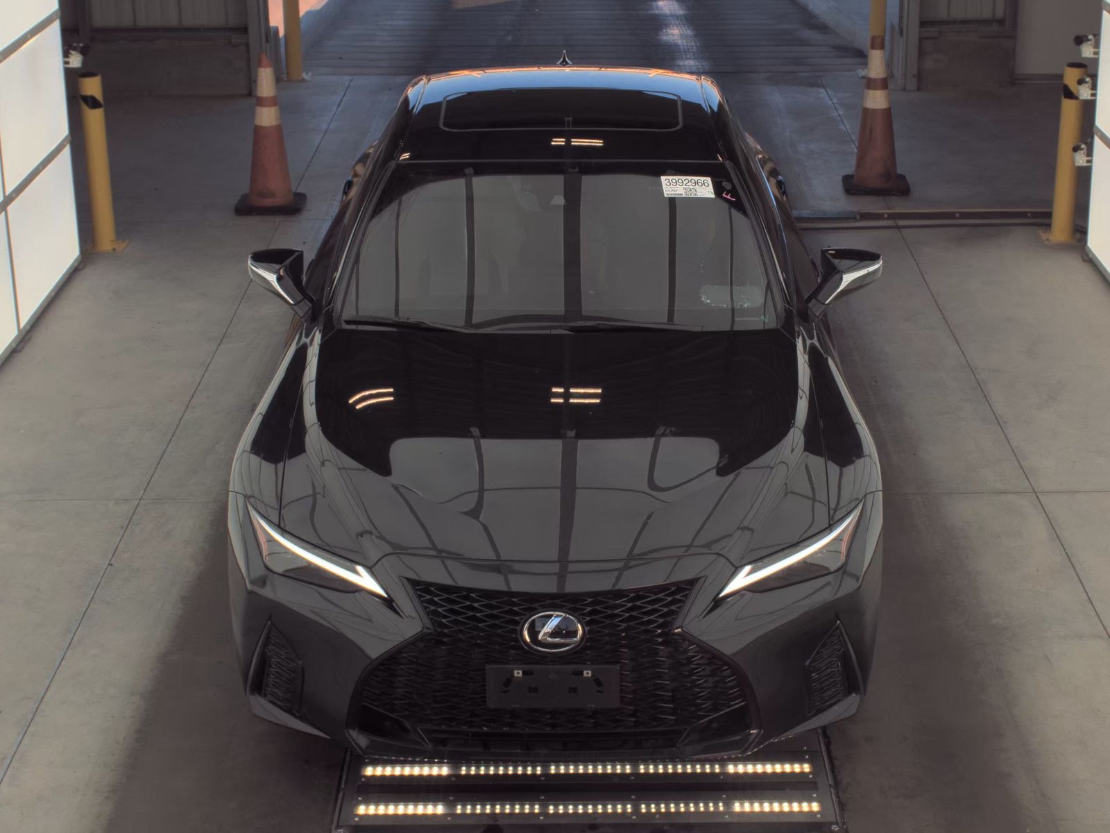 Lexus IS 350 2024 — photo 2