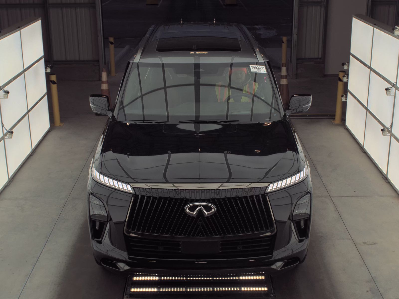 Infiniti QX80 2026 — photo 2