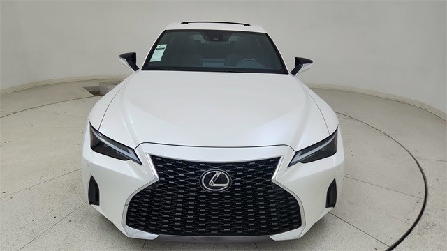 Lexus IS 300 2024 — photo 2