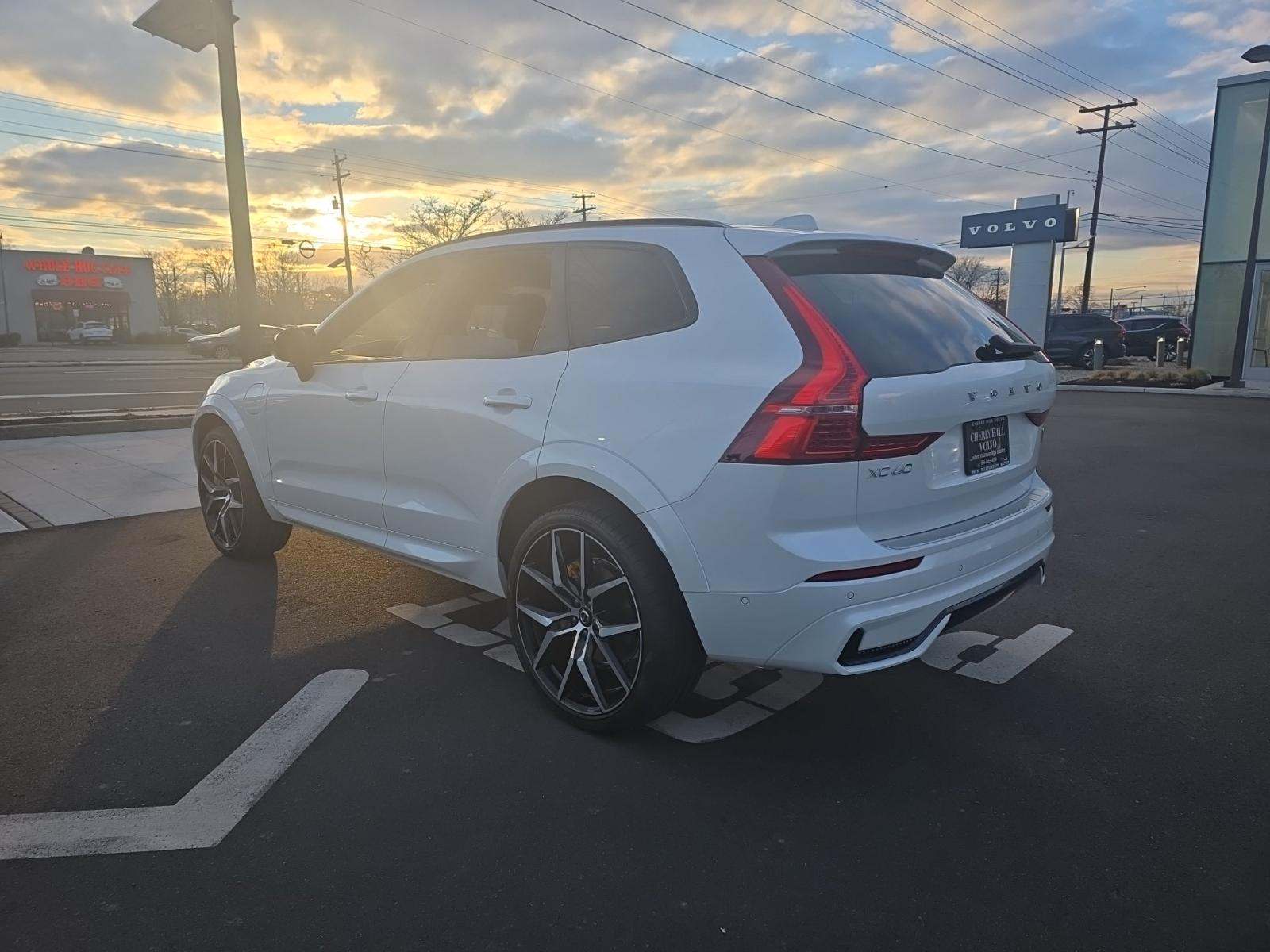 Volvo XC60 2025 — photo 2