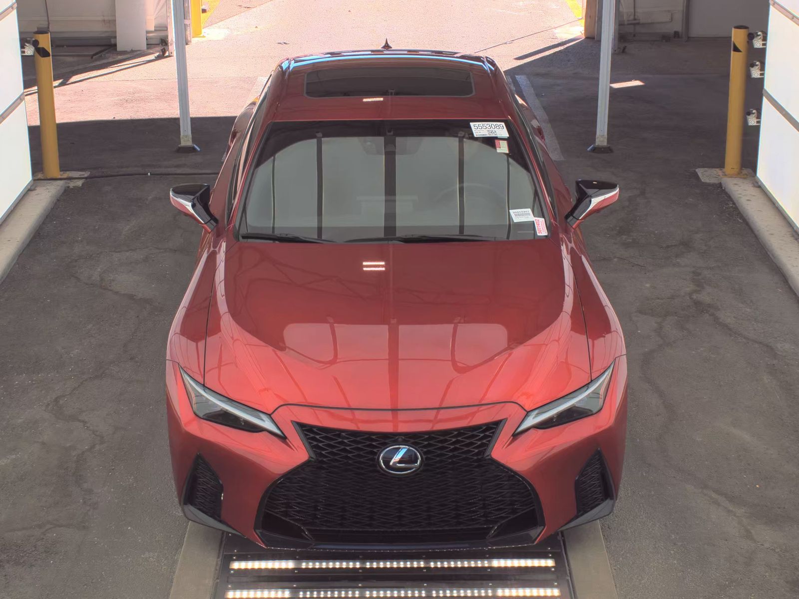 Lexus IS 350 2024 — photo 2