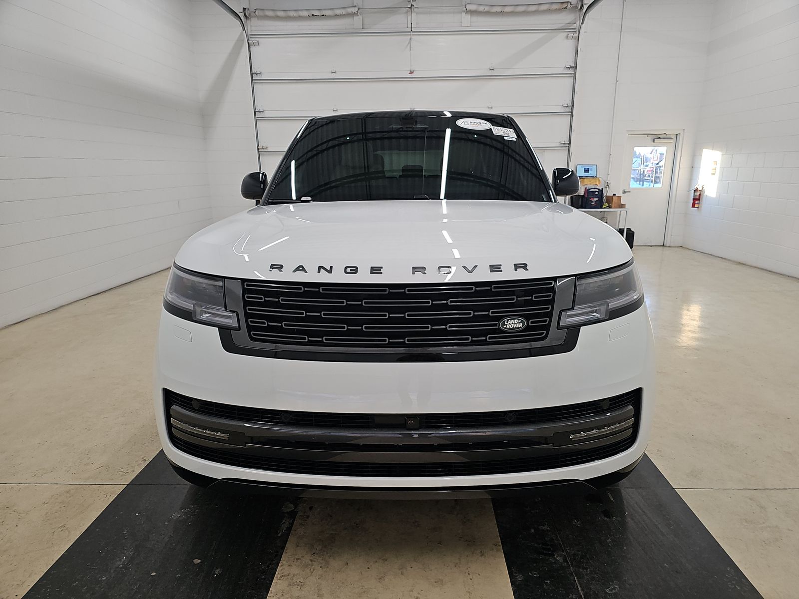 Land Rover Range Rover 2025 — photo 2