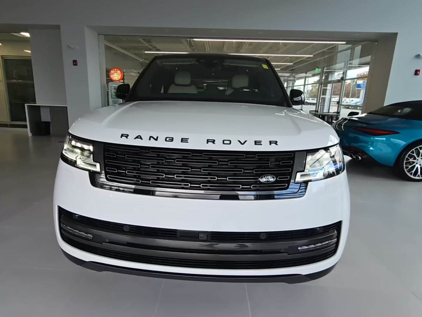 Land Rover Range Rover 2025 — photo 2