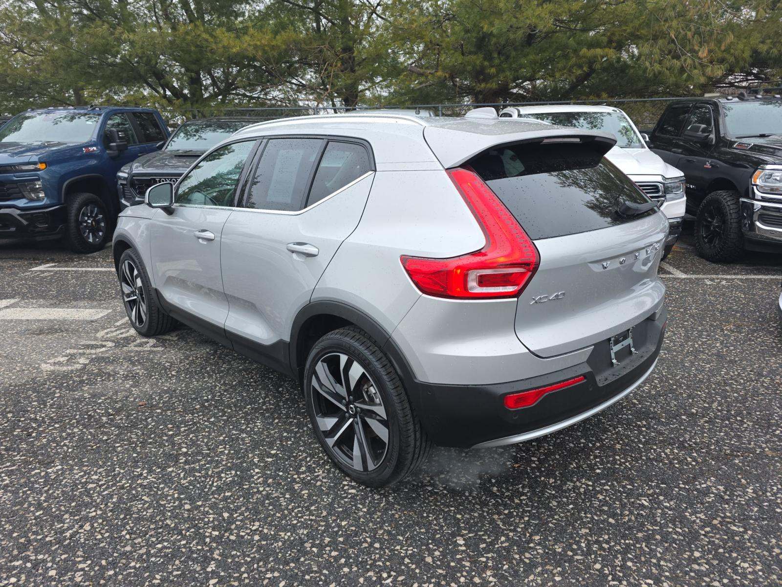 Volvo XC40 2023 — photo 2