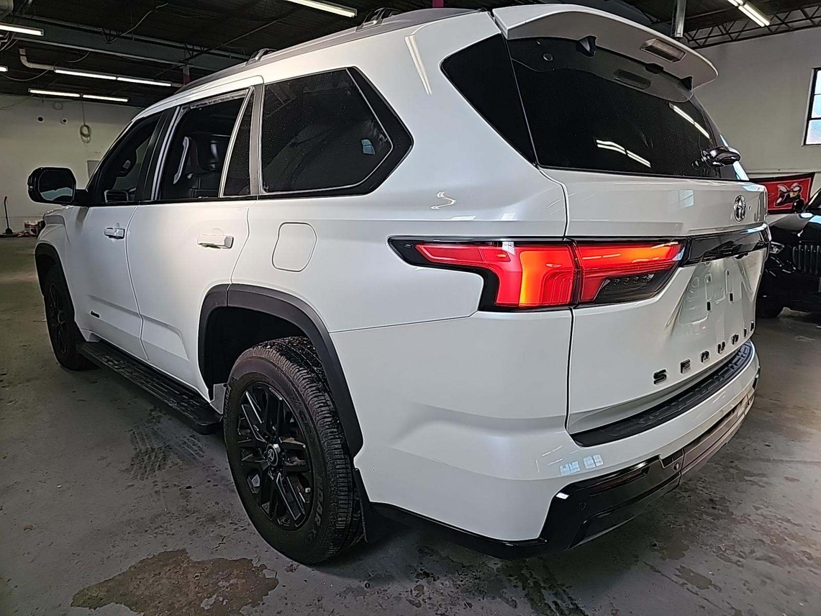 Toyota Sequoia 2025 — photo 2