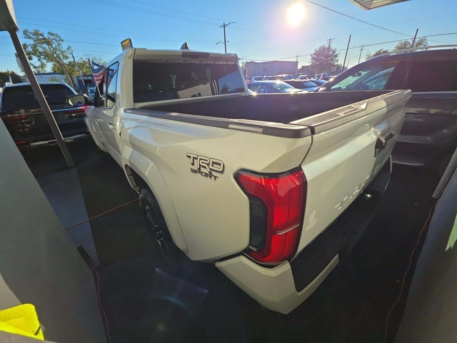 Toyota Tacoma 2025 — photo 2