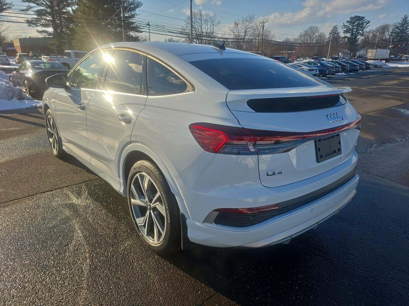 Audi Q4 e-tron 2025 — photo 2