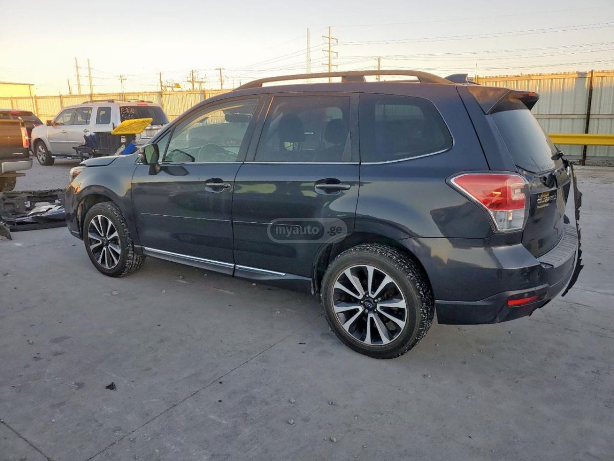 Subaru Forester 2018 — photo 2