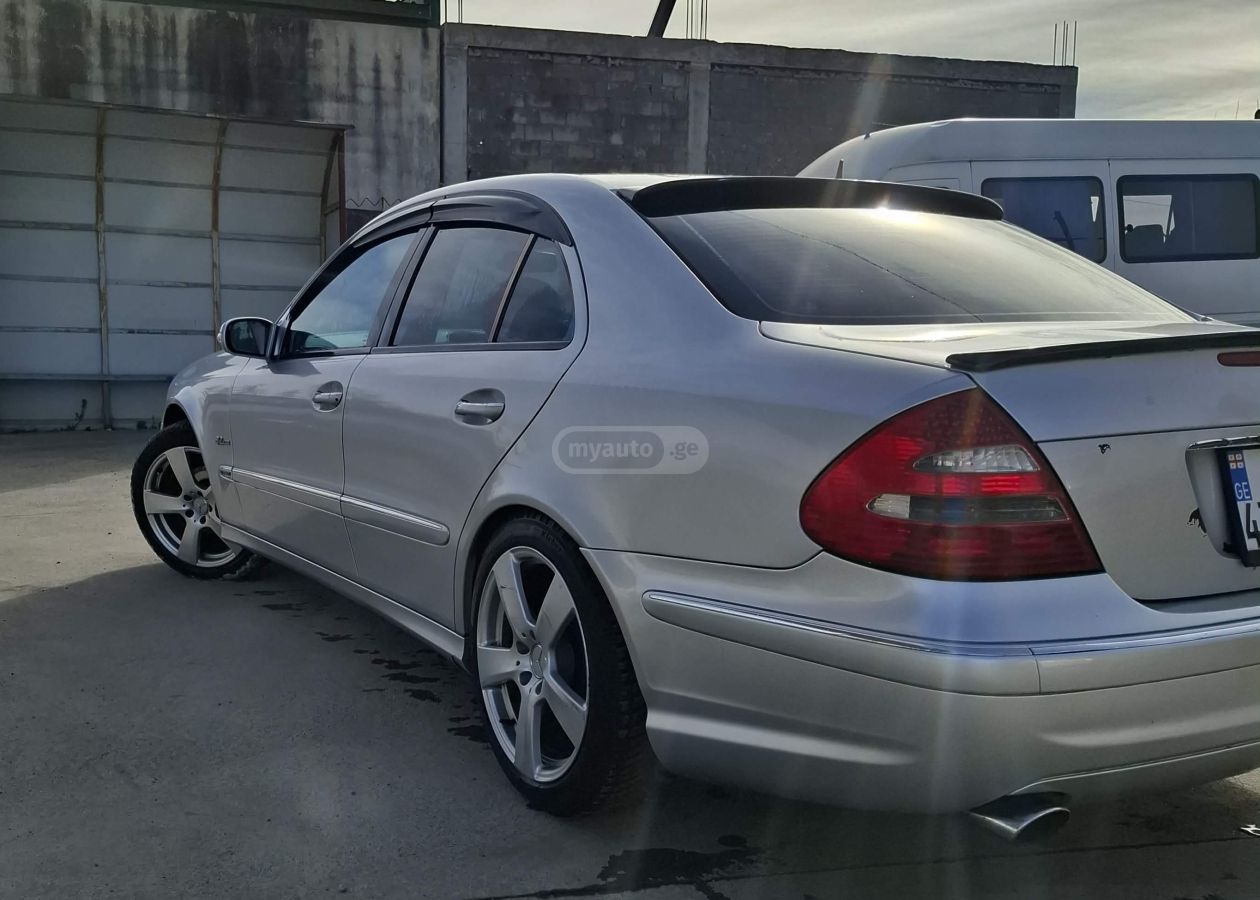 Mercedes-Benz E 320 2003 — photo 2