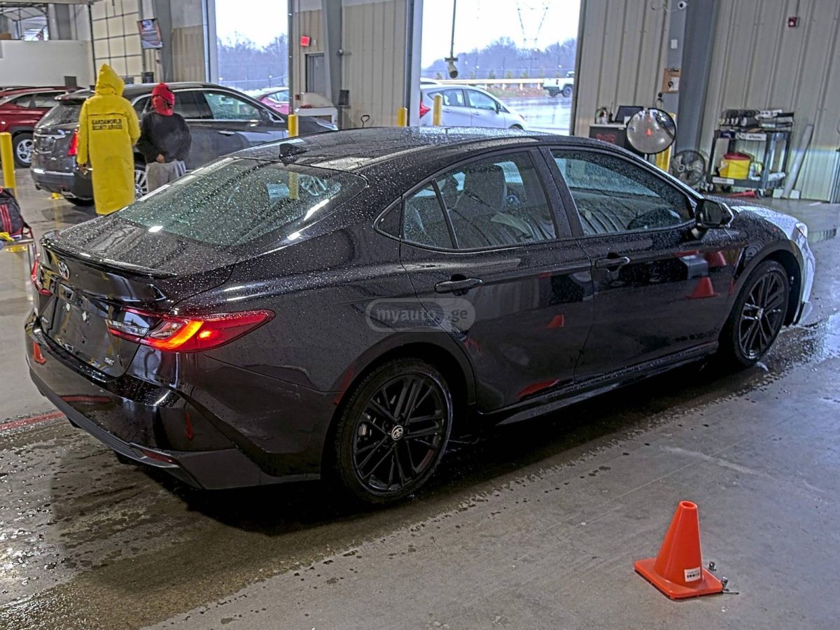 Toyota Corolla 2025 — photo 2