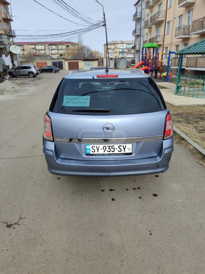 Opel Astra 2008 — photo 2