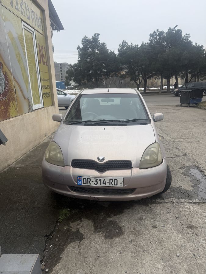 Toyota Vitz 2000 — photo 2