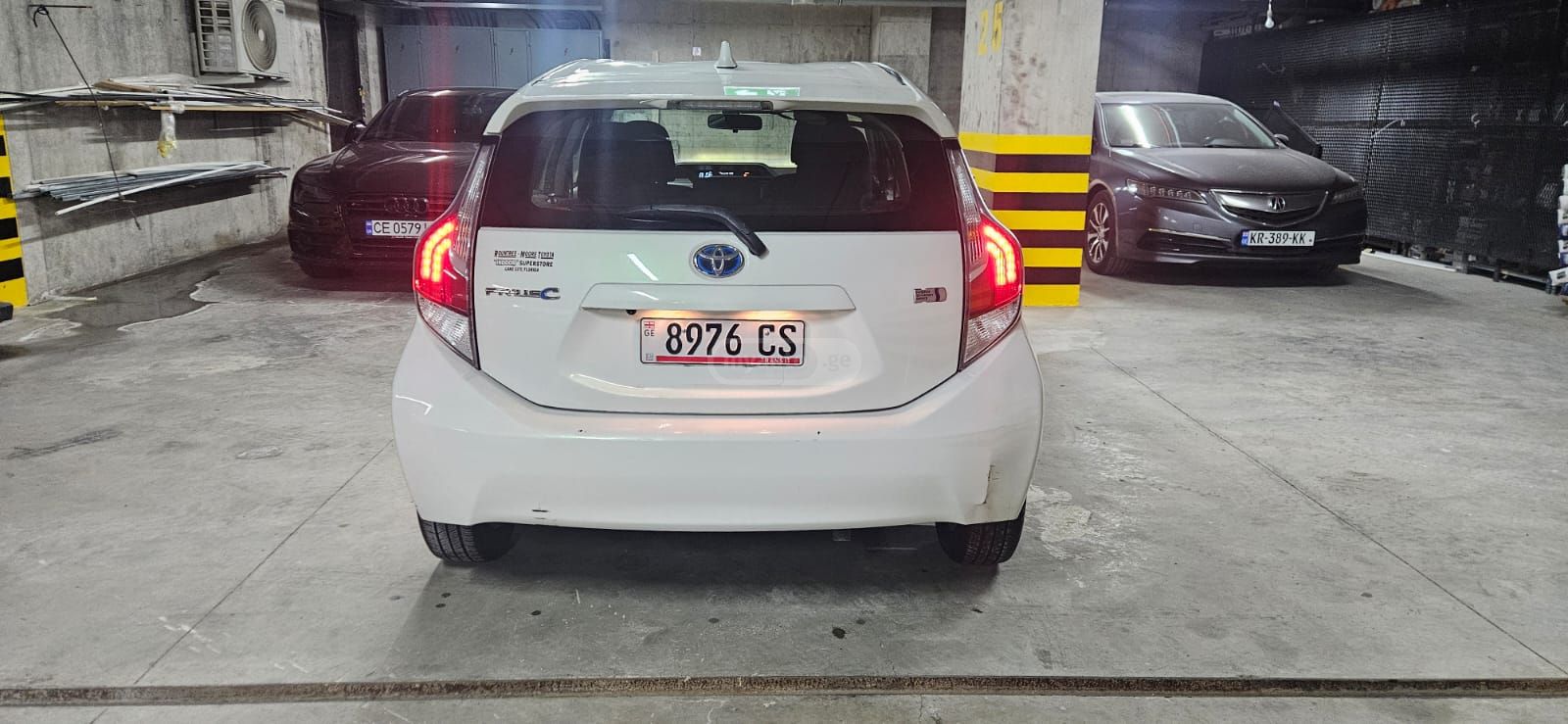 Toyota Prius C 2015 — photo 2
