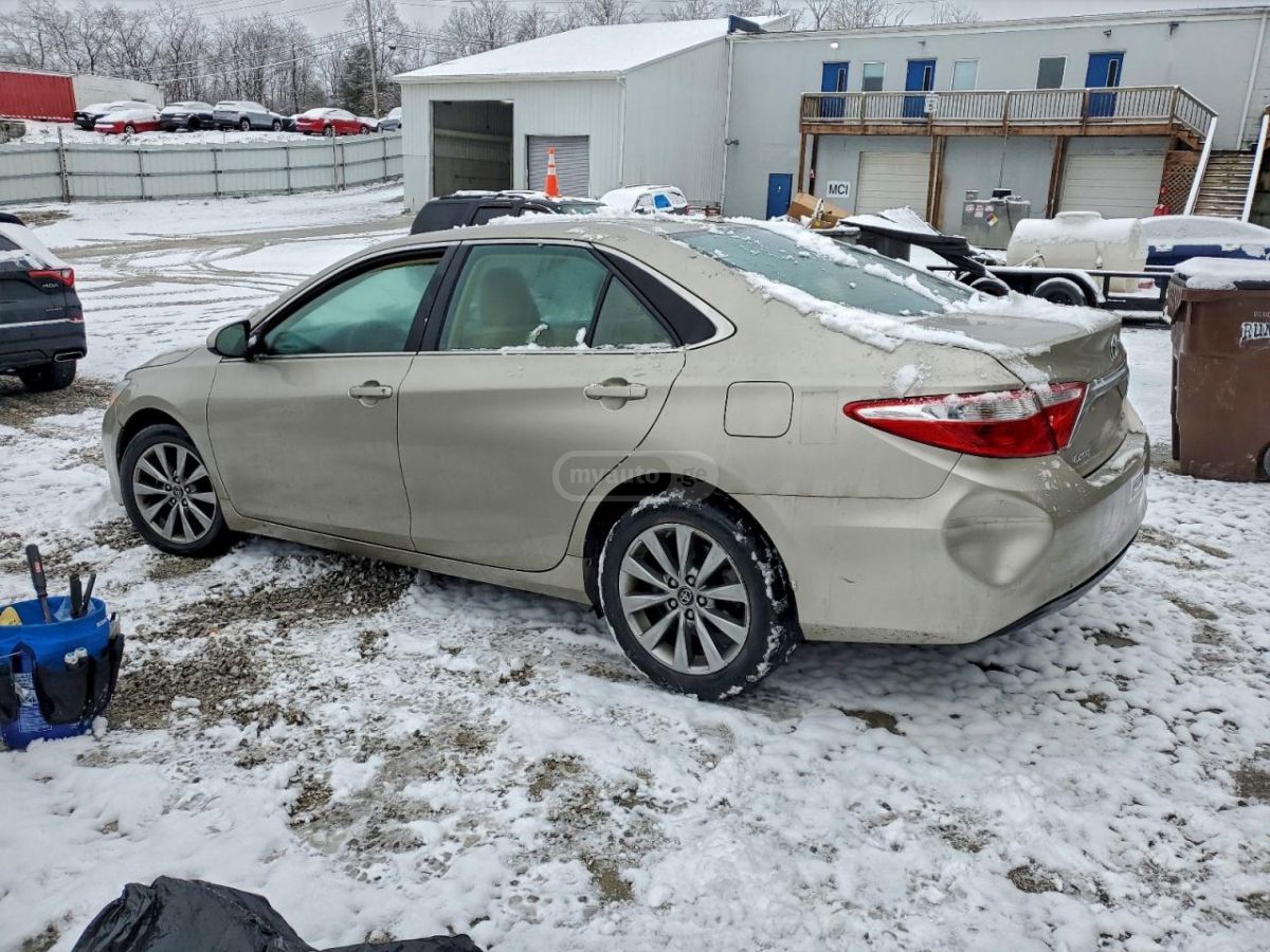 Toyota Camry 2017 — photo 2