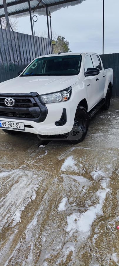 Toyota Hilux 2021 — photo 2
