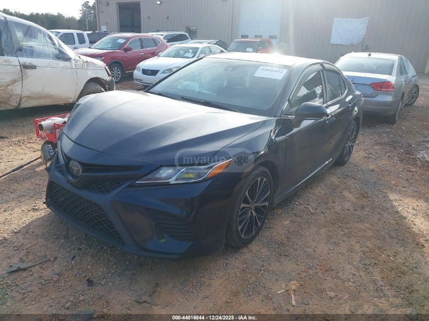 Toyota Camry 2018 — photo 2