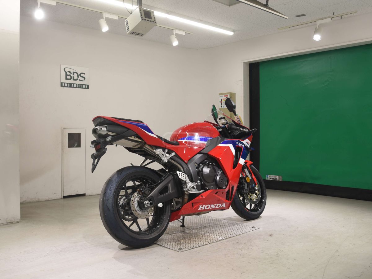 Honda CBR600RR 2025 — photo 2