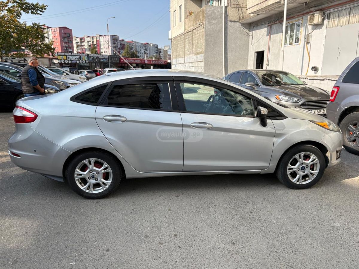 Ford Fiesta 2014 — photo 2