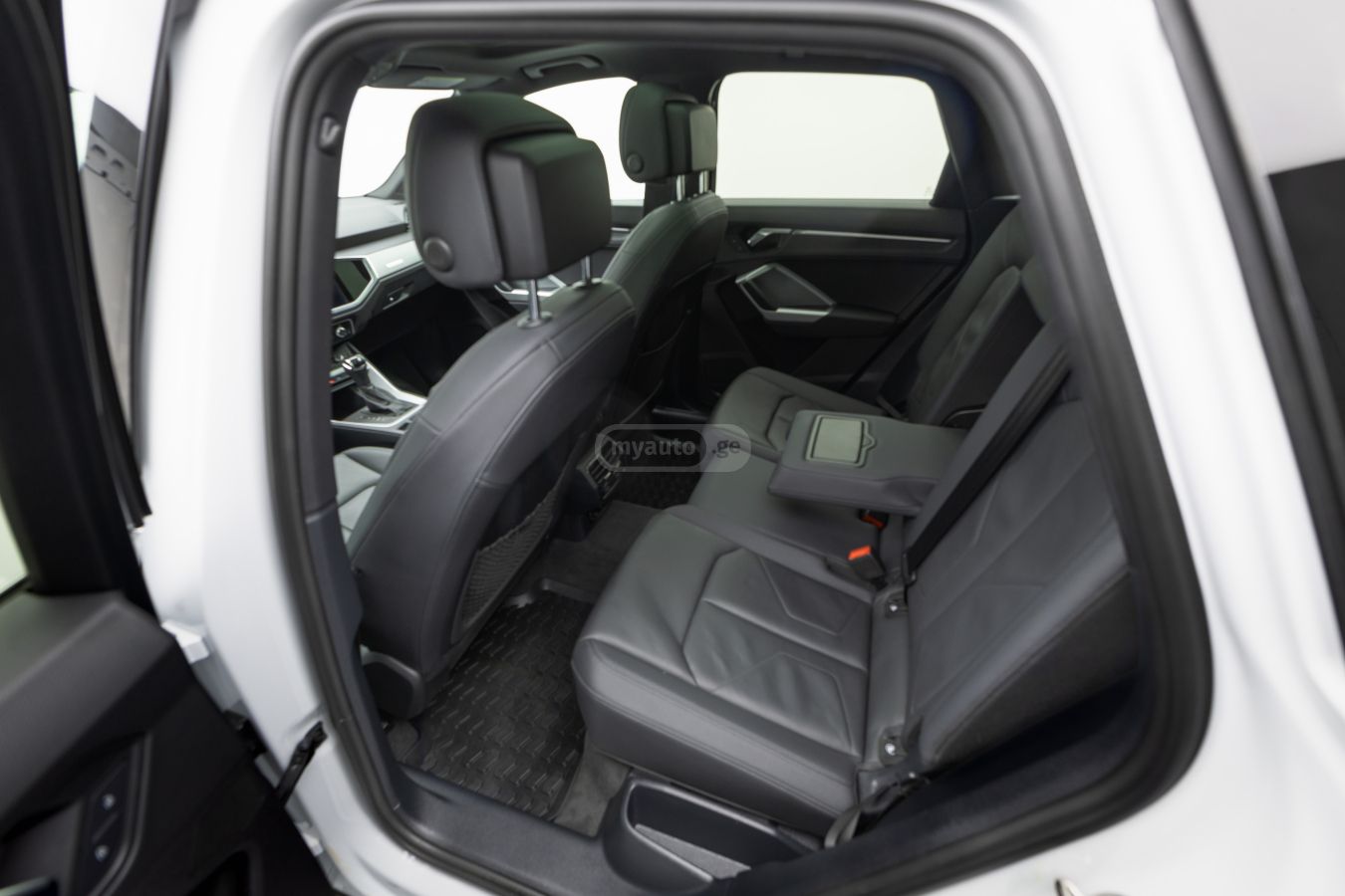 Audi Q3 2022 — photo 2