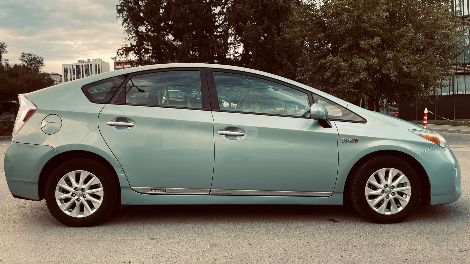 Toyota Prius 2013 — photo 2