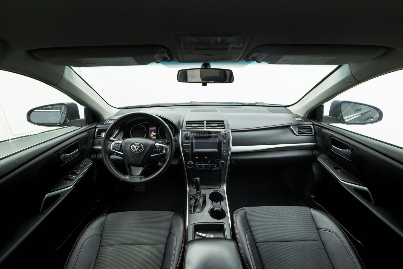 Toyota Camry 2016 — photo 2