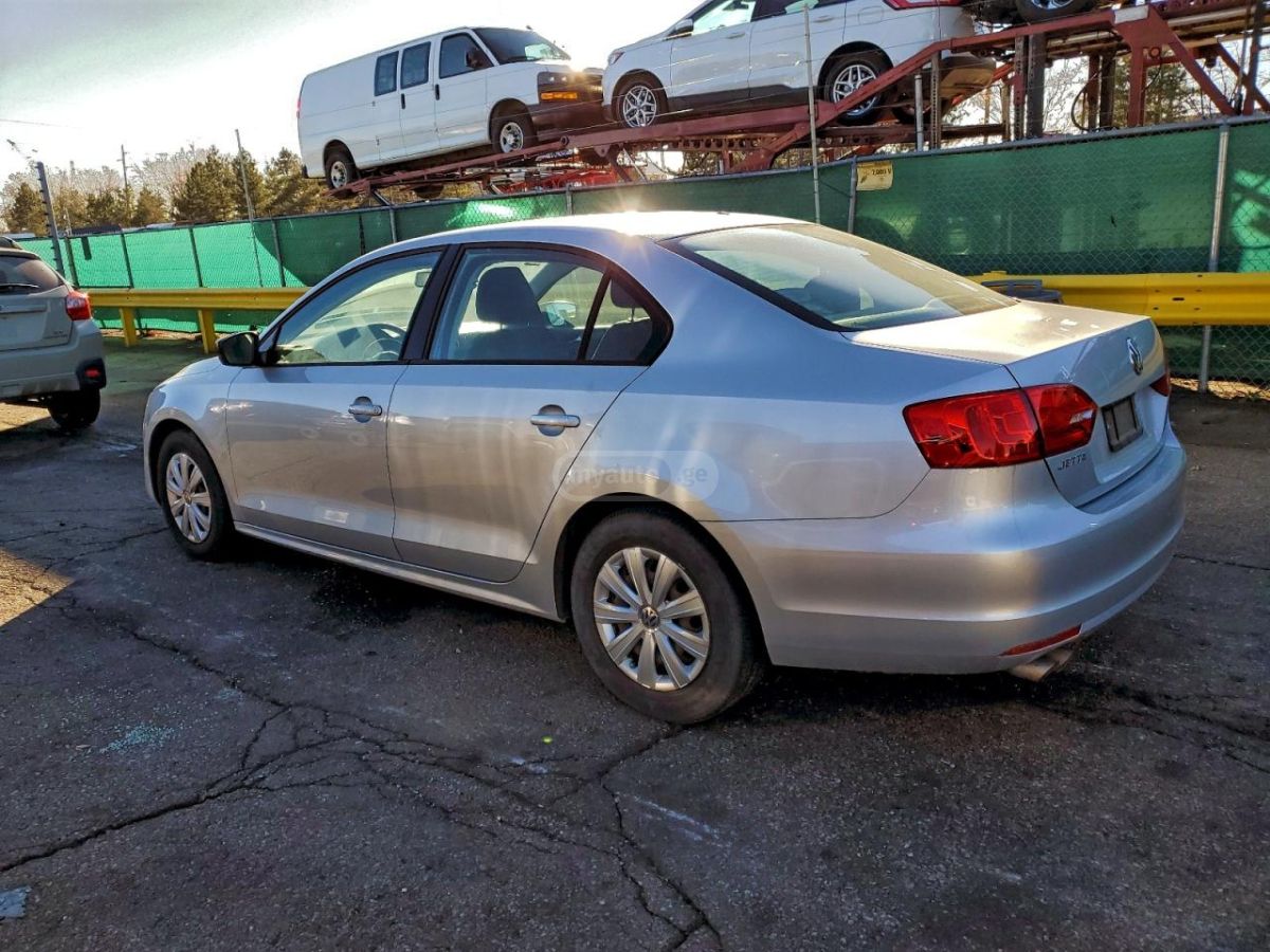 Volkswagen Jetta 2014 — photo 2