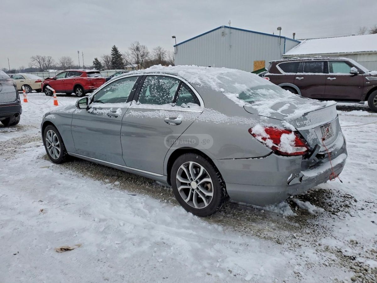 Mercedes-Benz C 300 2016 — photo 2