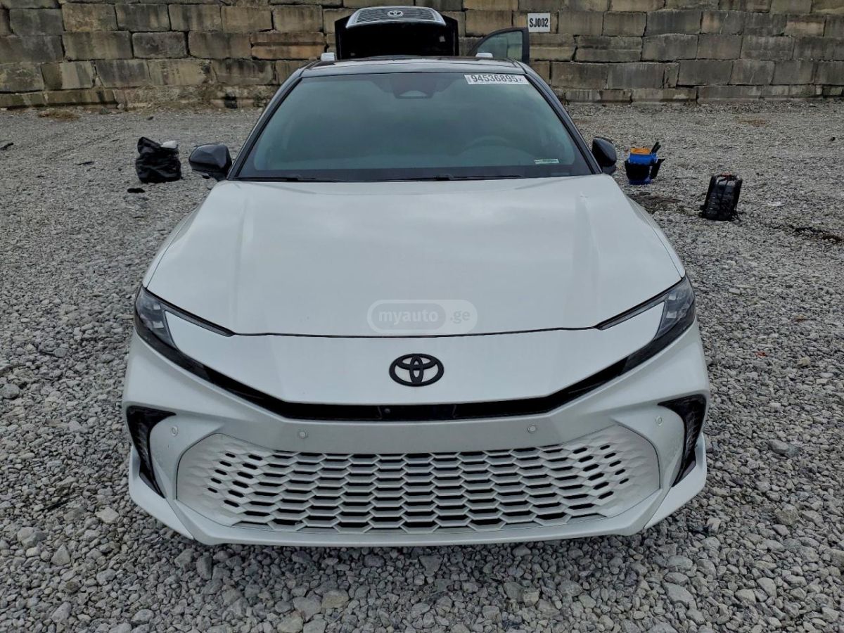 Toyota Camry 2025 — photo 2