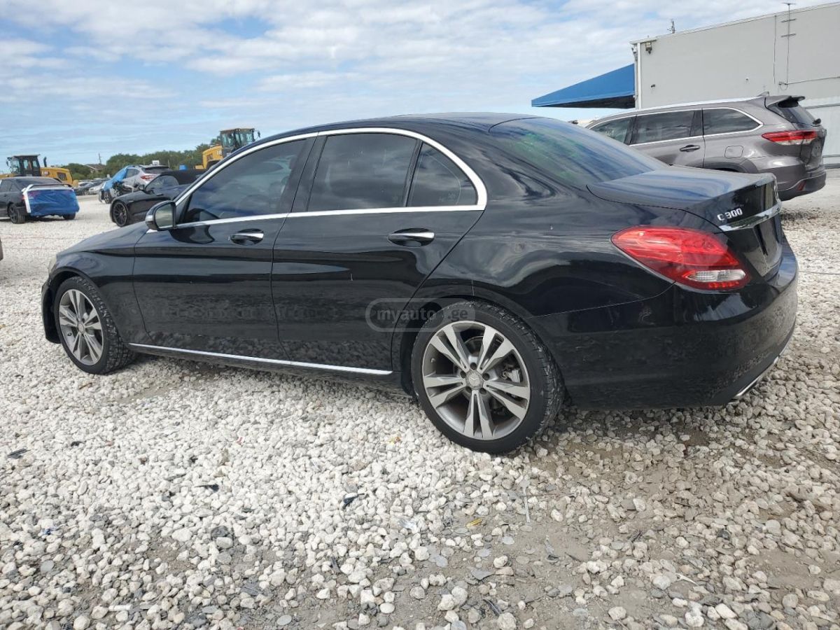 Mercedes-Benz C 300 2015 — photo 2
