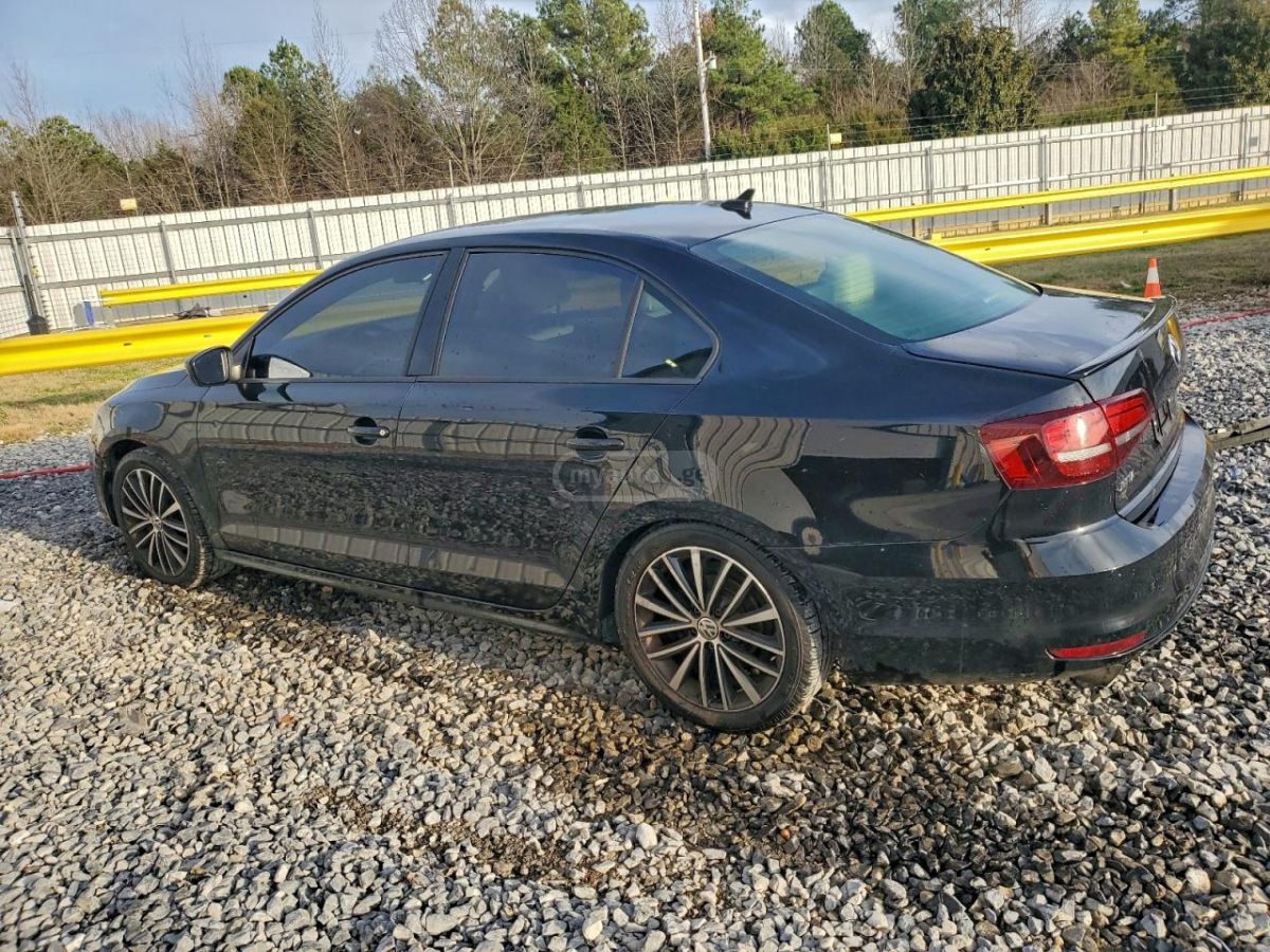 Volkswagen Jetta 2016 — photo 2