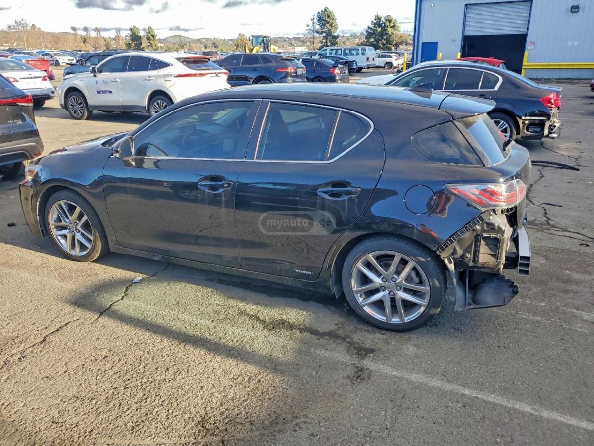 Lexus CT 200 h 2015 — photo 2