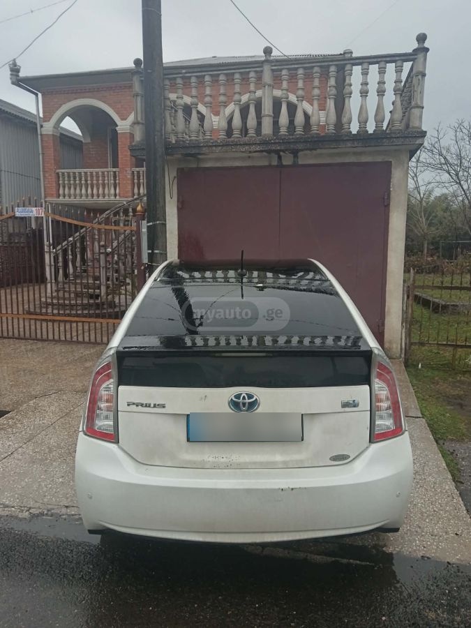 Toyota Prius 2013 — photo 2