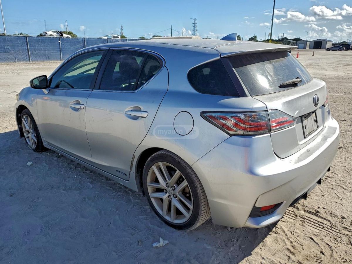 Lexus CT 200 h 2015 — photo 2