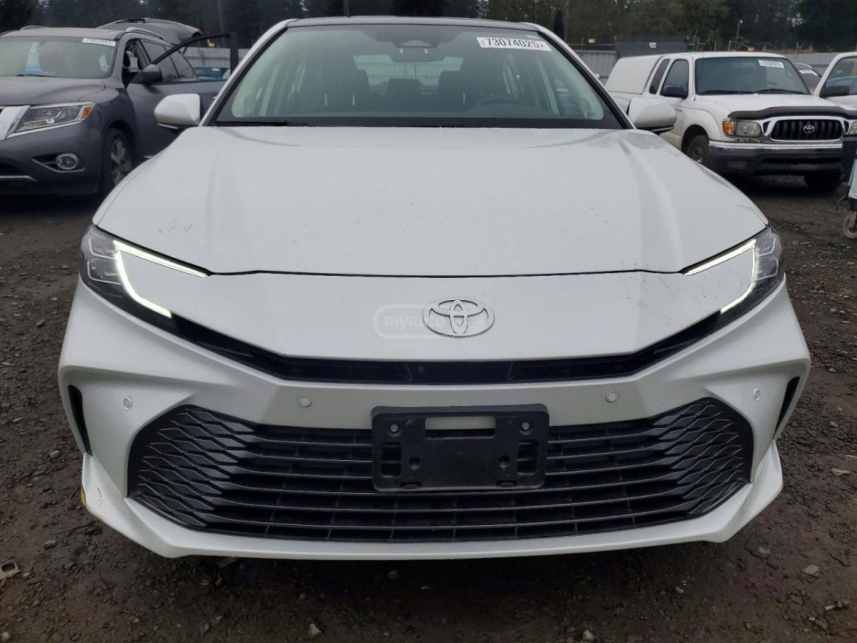 Toyota Camry 2025 — photo 2