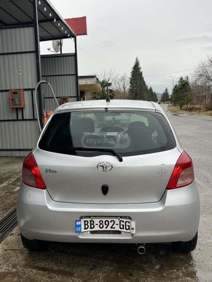 Toyota Vitz 2005 — photo 2