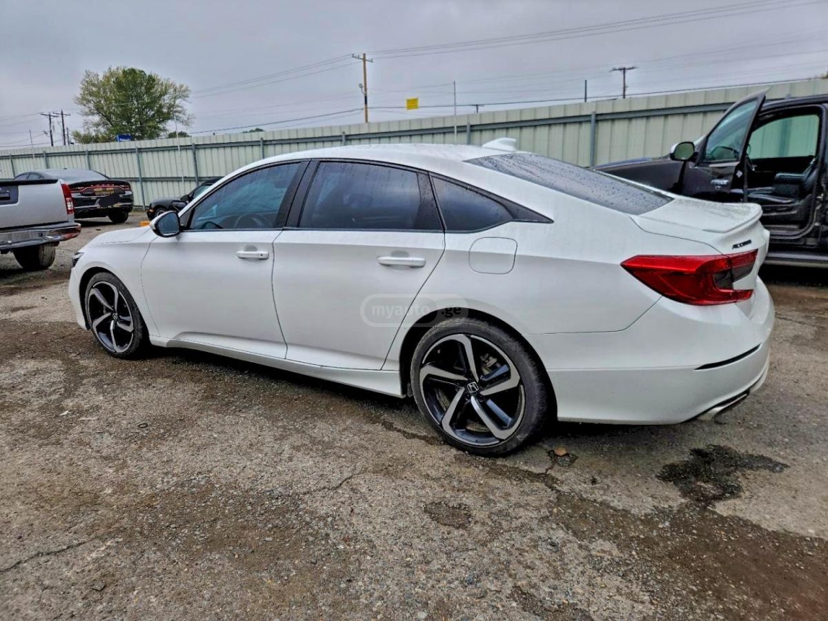 Honda Accord 2018 — photo 2