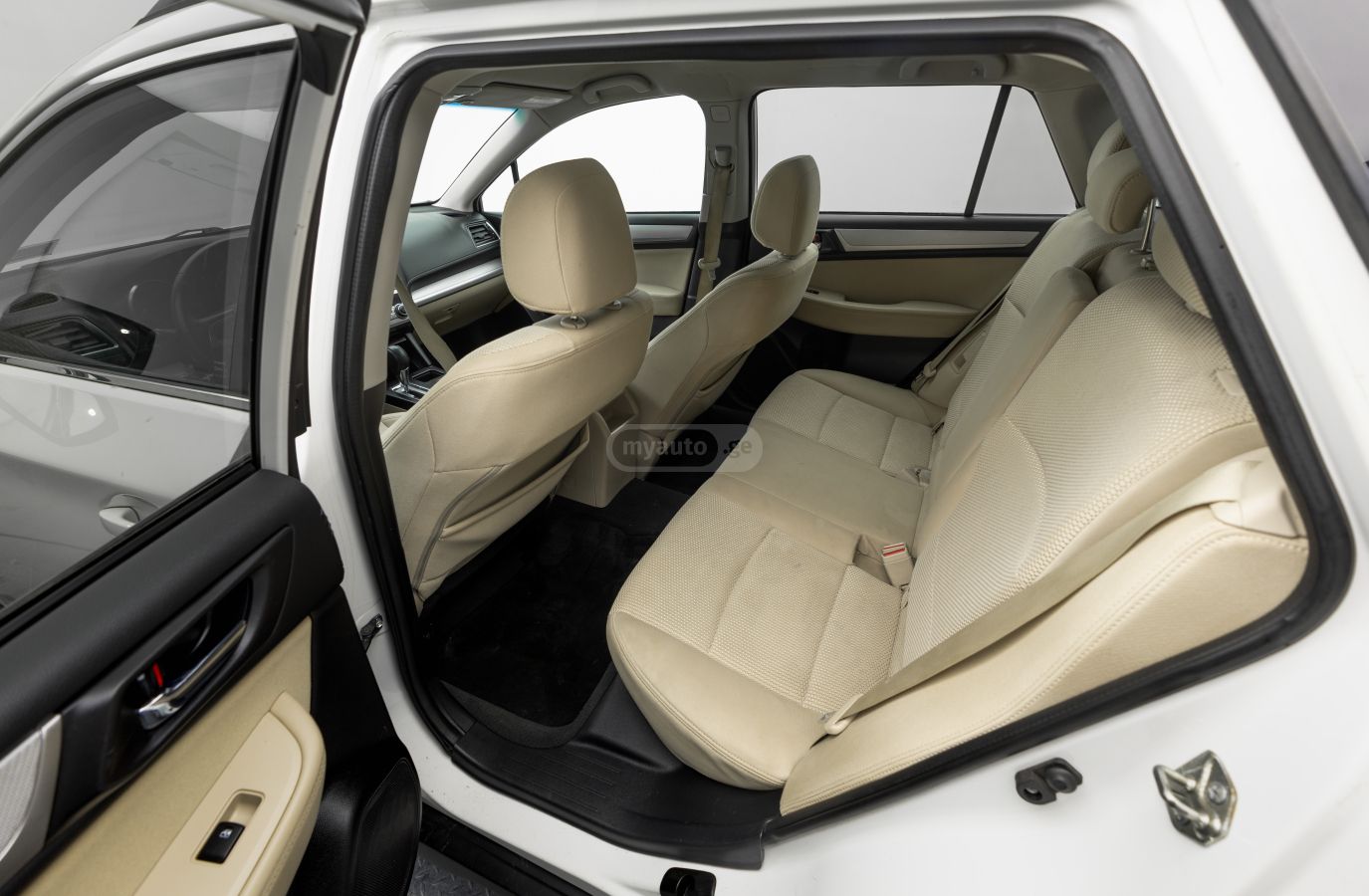 Subaru Outback 2017 — photo 2
